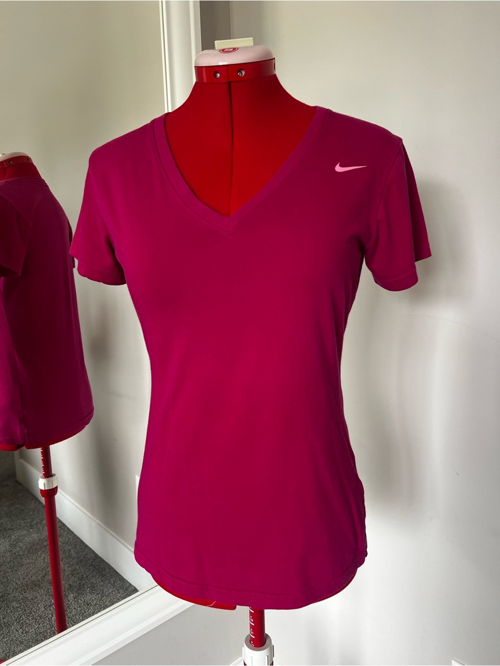 Forte Women's Fuchsia V-Neck Short Sleeve Tee